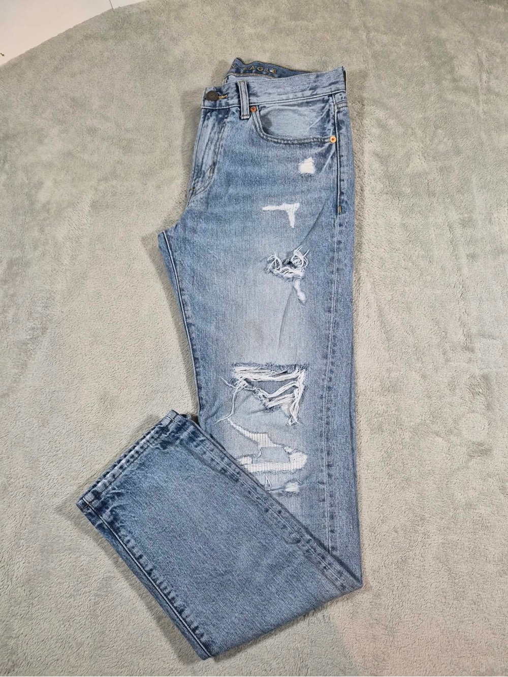 American Eagle Distressed Light Wash Slim Jeans Size 30x34 (Measures 33" Inseam)